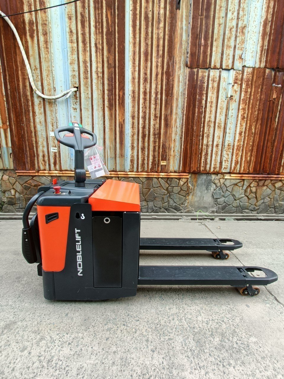 XE NÂNG ĐIỆN THẤP 3000KG